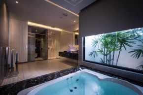 U-Her Hotel